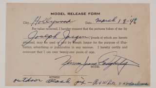 Illustration for article titled Marilyn Monroe's First Photo Shoot